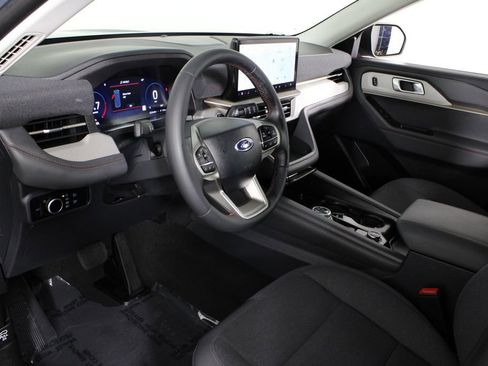 Used 2025 Ford Explorer Active image 16