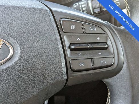 Used 2023 Hyundai Venue Limited FWD image 29
