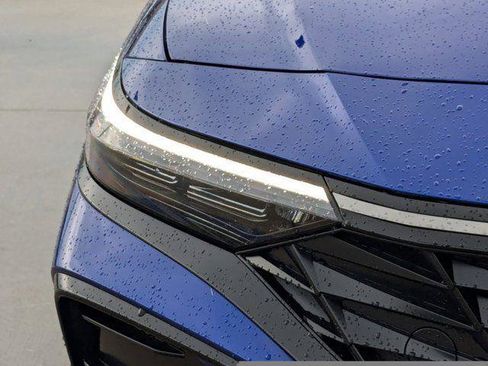 New 2025 Hyundai Elantra Limited FWD image 7