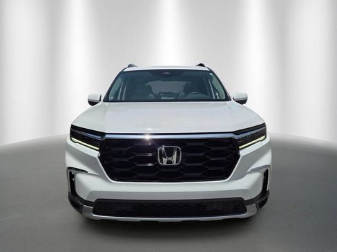 Used 2025 Honda Pilot Touring image 8