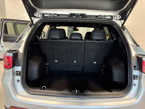 Used 2025 Jeep Compass Limited image 12