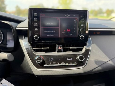 Used 2020 Toyota Corolla LE FWD image 16