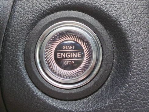 Used 2020 Mercedes-Benz GLC 300 4MATIC image 25