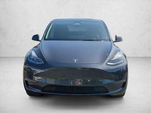 Used 2025 Tesla Model Y Long Range RWD image 2