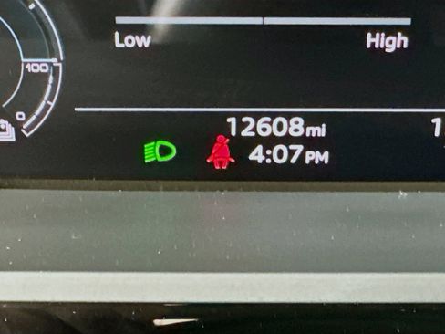 Used 2024 Audi Q8 e-tron Premium Plus w/ Premium Plus Package image 19