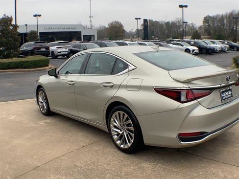 Certified 2022 Lexus ES 300h Ultra Luxury w/ Accessory Package 2 image 6