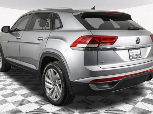 Used 2020 Volkswagen Atlas Cross Sport SE w/ Panoramic Sunroof Package image 17