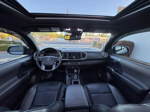 Used 2019 Toyota Tacoma TRD Off-Road AWD/4WD image 18