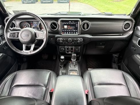 Used 2019 Jeep Wrangler Unlimited Sahara w/ Quick Order Package 24M Moab AWD/4WD image 18