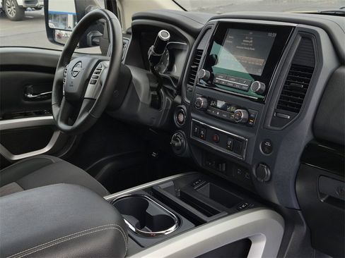 Used 2024 Nissan Titan SV w/ SV Convenience Package image 11
