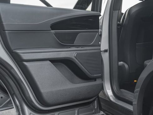 Used 2024 Lincoln Nautilus Reserve w/ Jet Appearance Package (87T) image 39