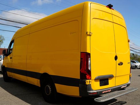 Used 2021 Mercedes-Benz Sprinter 2500 image 4