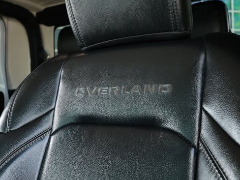 Used 2020 Jeep Gladiator Overland AWD/4WD image 23
