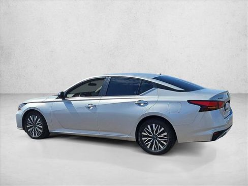 Used 2024 Nissan Altima 2.5 SV FWD image 6