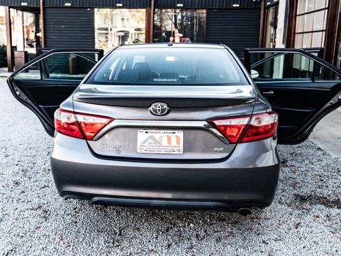 Used 2015 Toyota Camry SE image 15