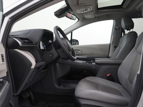 Used 2024 Toyota Sienna Limited AWD/4WD image 25
