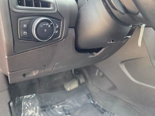 Used 2014 Ford Focus SE w/ Equipment Group 201A FWD image 21
