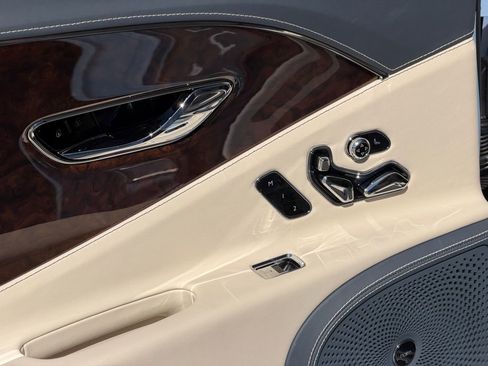 New 2026 Bentley Flying Spur Plug-In Hybrid image 39