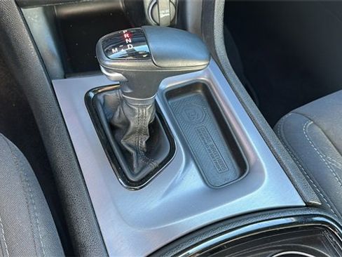 Used 2019 Dodge Charger SXT w/ Blacktop Package image 17
