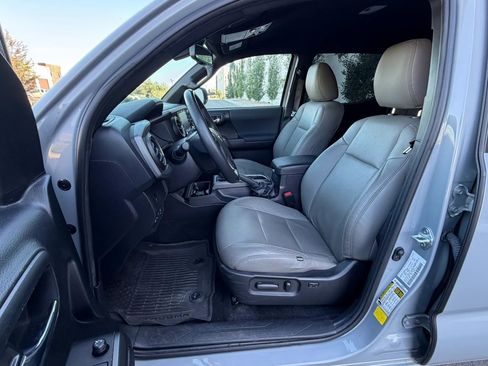 Used 2021 Toyota Tacoma TRD Sport AWD/4WD image 28