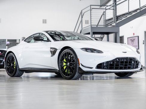 Used 2023 Aston Martin V8 Vantage Coupe RWD image 8