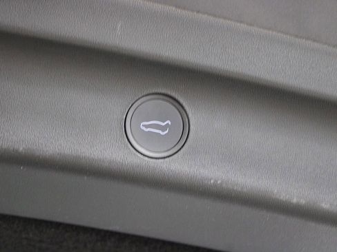 Used 2022 Tesla Model Y Long Range image 23