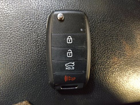 Used 2017 Kia Forte LX FWD image 32