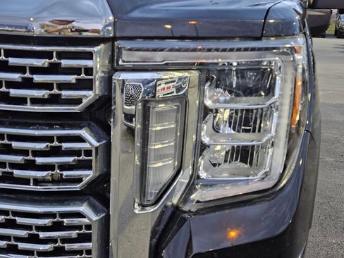 Used 2022 GMC Sierra 2500 Denali w/ Denali Black Diamond Edition image 13