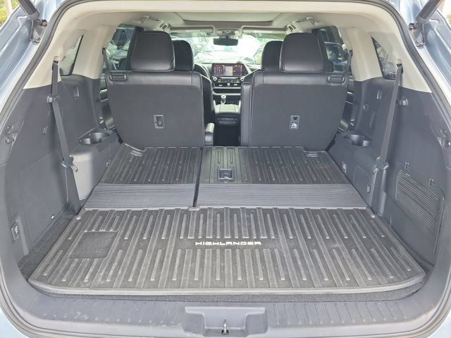 Used 2021 Toyota Highlander Platinum FWD image 11