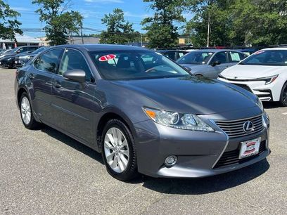 Used 2015 Lexus ES 300h w/ Navigation System Package