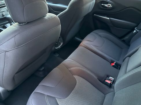 Used 2020 Jeep Cherokee Latitude image 15