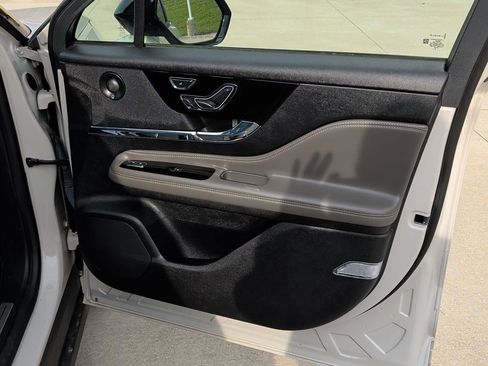 Used 2023 Lincoln Corsair Reserve w/ Equipment Group 202A image 31