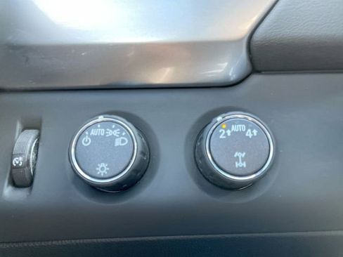 Used 2019 Chevrolet Suburban LT image 27