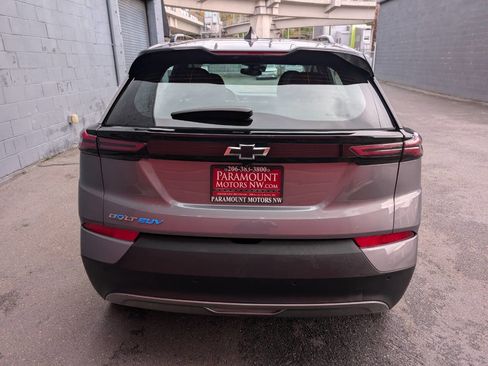 Used 2022 Chevrolet Bolt EUV LT w/ Convenience Package image 4