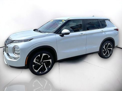 Used 2023 Mitsubishi Outlander SE AWD/4WD image 2