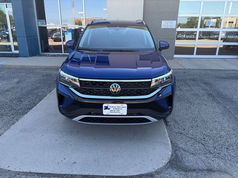 Used 2024 Volkswagen Taos SE w/ Panoramic Sunroof Package AWD/4WD image 3