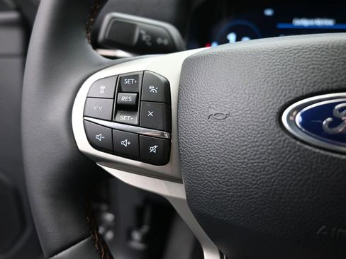 New 2025 Ford Explorer Active image 30