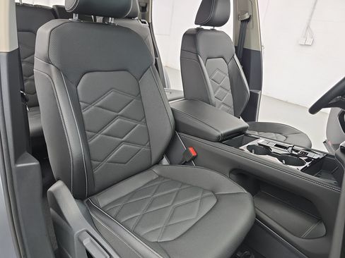 Certified 2025 Volkswagen Atlas SE AWD/4WD image 10