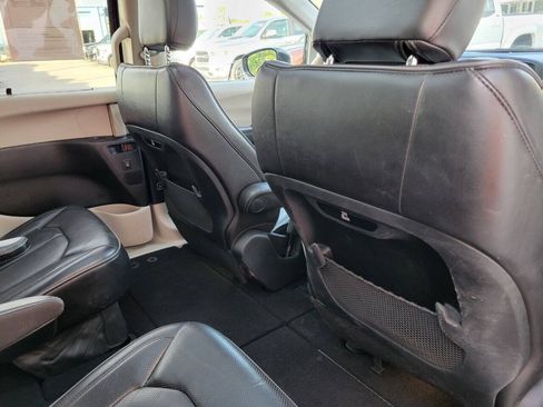 Used 2020 Chrysler Pacifica Limited FWD image 12