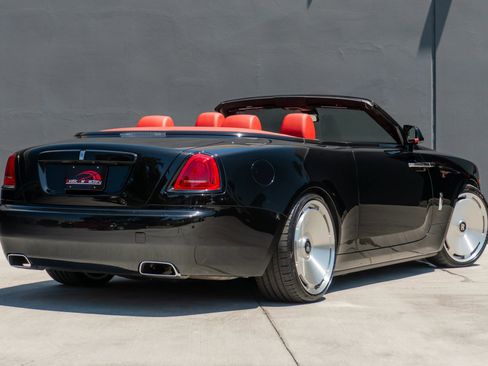 Used 2019 Rolls-Royce Dawn RWD image 8