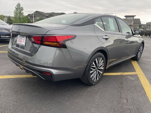 Used 2025 Nissan Altima 2.5 SV FWD image 34