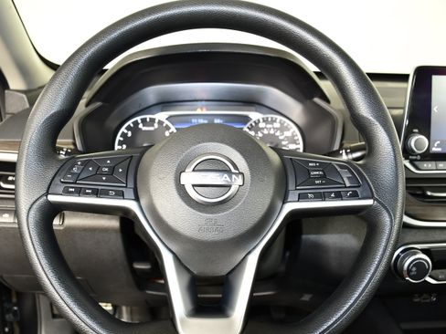 Used 2024 Nissan Altima 2.5 SV FWD image 20
