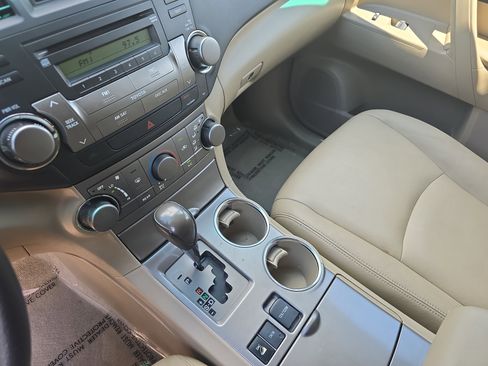 Used 2010 Toyota Highlander 4WD image 25