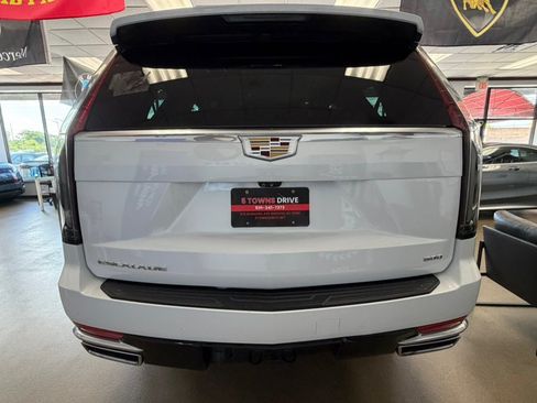 Used 2023 Cadillac Escalade Premium Luxury AWD/4WD image 10