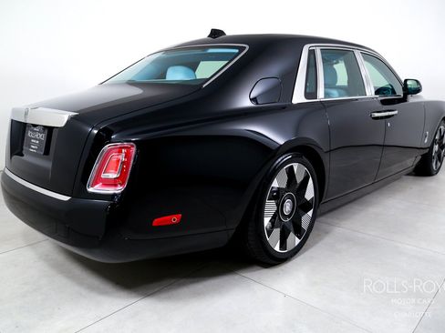 New 2027 Rolls-Royce Phantom Sedan RWD image 2
