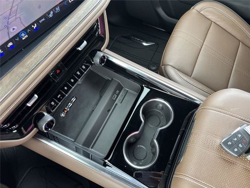 New 2026 Chevrolet Suburban High Country RWD image 30
