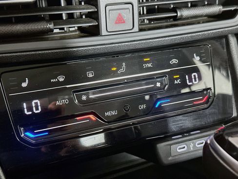 Used 2025 Volkswagen Jetta SE FWD image 23