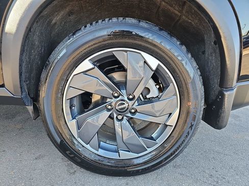 Used 2025 Nissan Rogue SV w/ SV Premium Package image 35