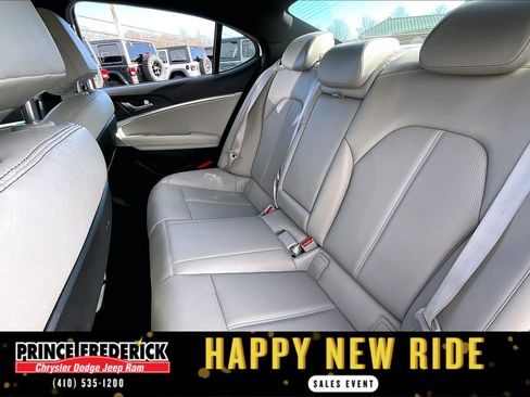 Used 2023 Genesis G70 2.0T image 20