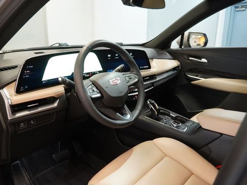 Used 2024 Cadillac XT4 Premium Luxury w/ Cold Weather Package AWD/4WD image 7